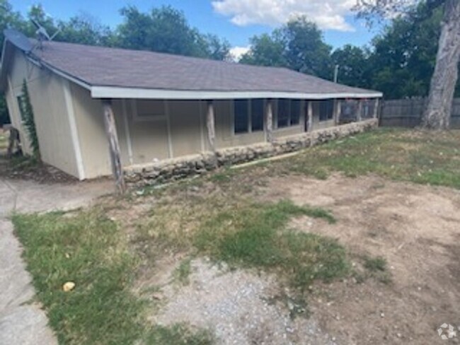 Building Photo - Modest in Mineral Wells Rental