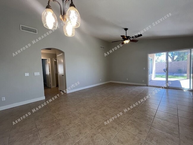 Photo - BEAUTIFUL 3 BEDROOM 2 BATHROOM HOME IN PEORIA