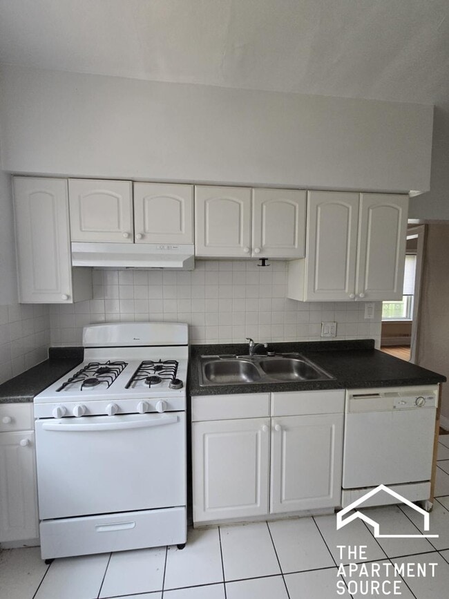 Photo - 918 Reba Pl Unit 3S