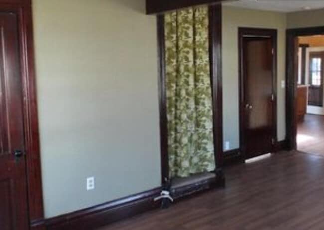 Photo - 408 State Ave E