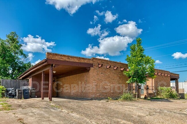 Building Photo - 5302 Wonder Dr Rental