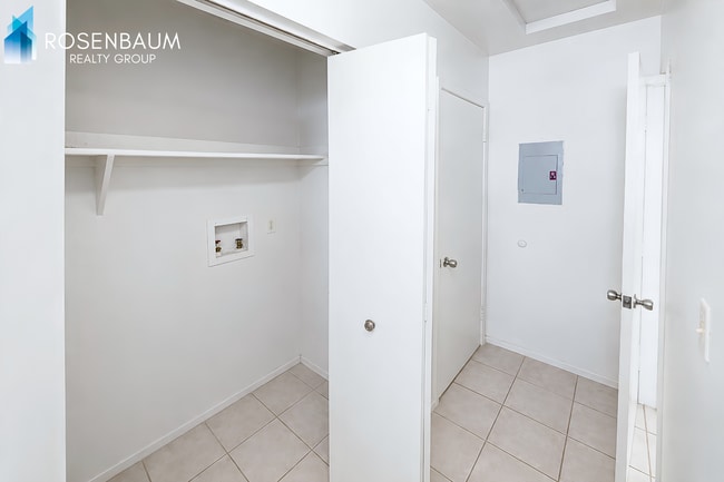 Cozy Upstairs 2-Bedroom Apartment with Shared Fenced Yard