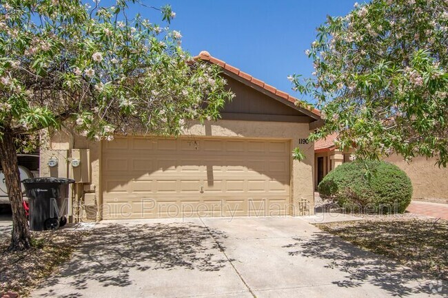 Building Photo - 1190 W Laredo St Rental