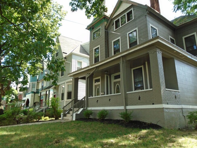 Building Photo - INGLESIDE Unit 2 Rental