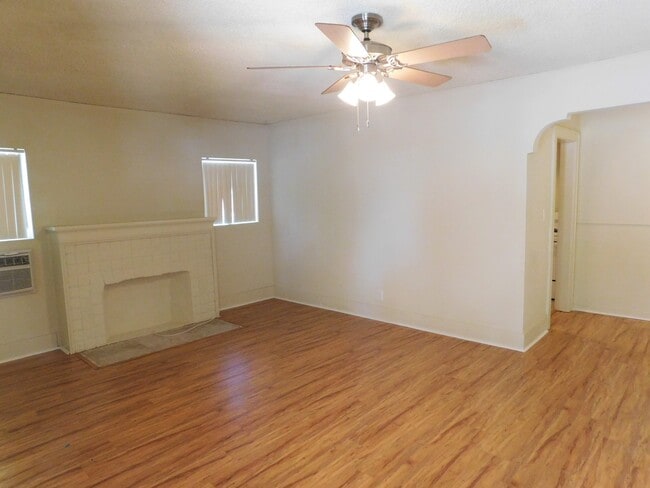 Photo - 1250 E Villa St Unit 1250