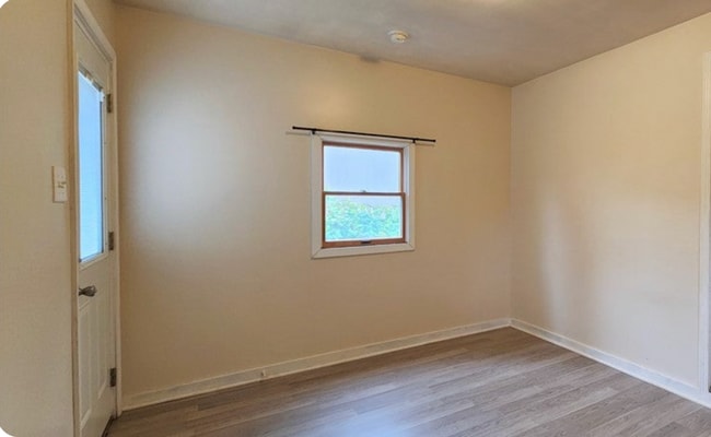 8 Riverside Ct