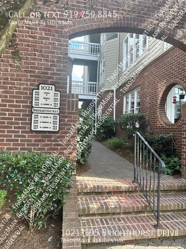 Building Photo - 1021 Brighthurst Dr