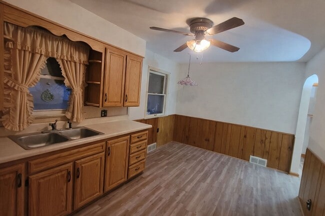 Photo - 805 E Boston Ave