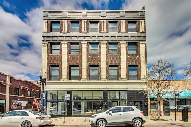 Building Photo - 1124 W Wilson Avenue Rental