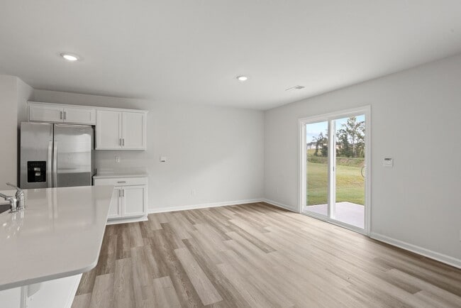 Photo - 215 Deskin Ln