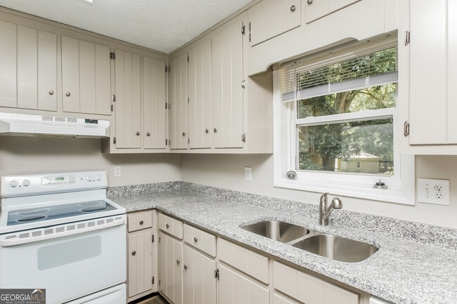 Photo - 185 Heritage Way