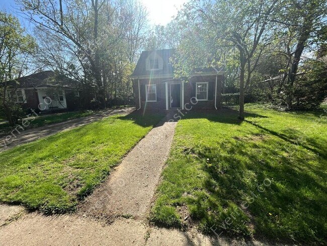 Photo - 16833 Brady St