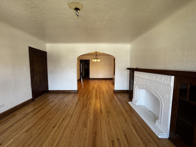 Photo - 5531 N Linder Ave Unidad 1st Flr