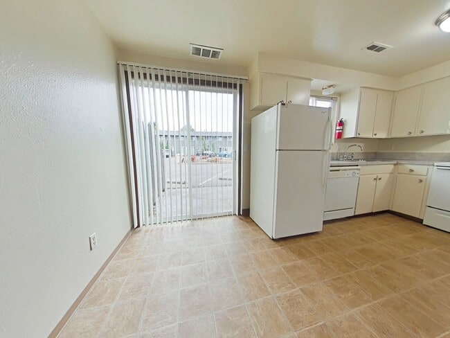 Photo - 2 Bedroom Apartment ~ Albany ~ Small Pet Friendly Unit 936 21st Ave SW