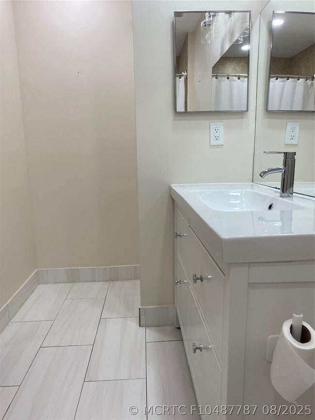 Photo - 6300 Landings Way