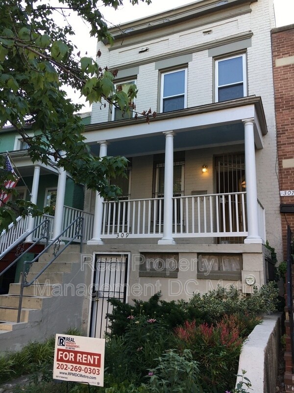 Building Photo - 309 9th St NE