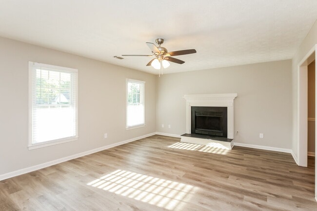 Photo - 483 Rhett Dr