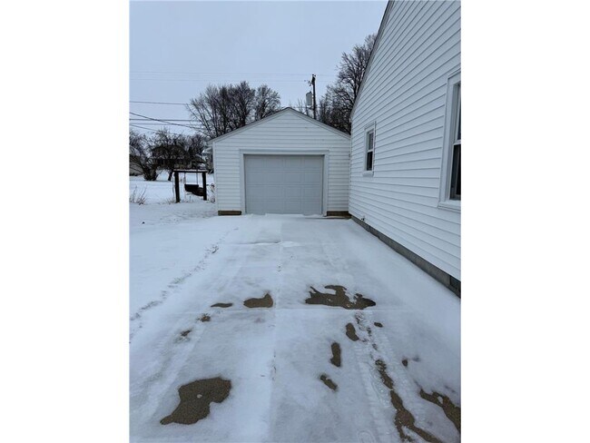 Photo - 320 E Main St