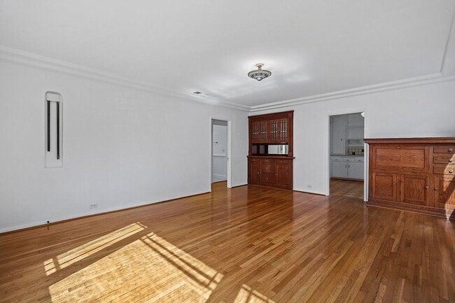 Photo - Enchanting Bungalow w/English Flower Garden in Venice- 2 Bedrooms 1 Bath