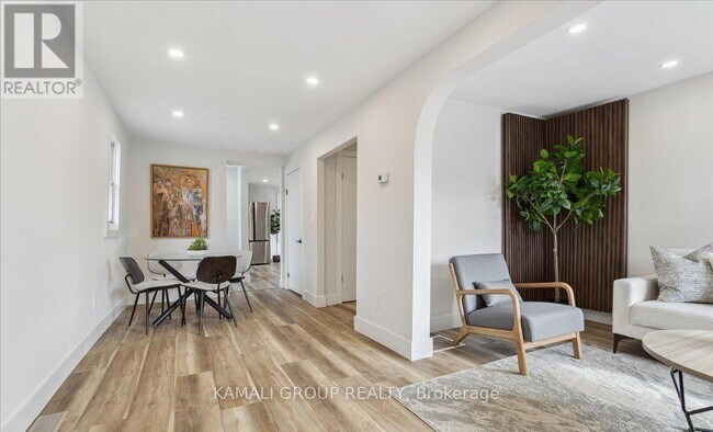 Photo - 2027 Brampton St