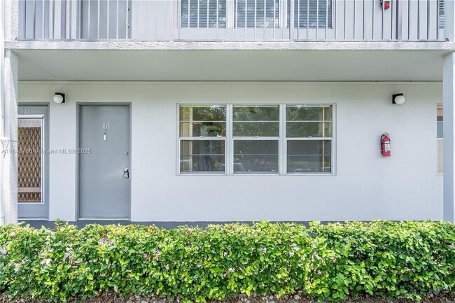 Photo - 101 SW 132nd Way Unidad 105J