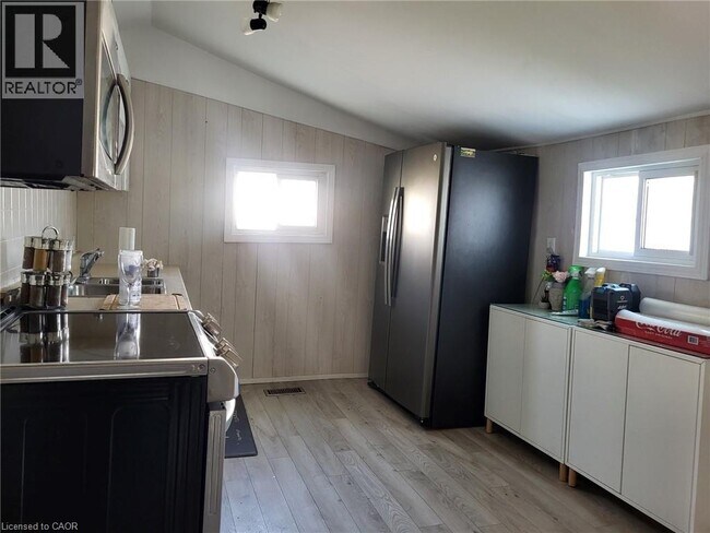 Photo - 235 Fares St