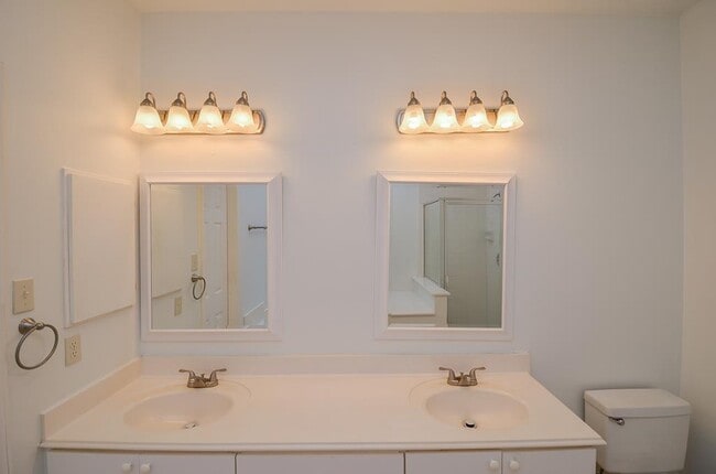 Building Photo - 139 Skycrest Dr