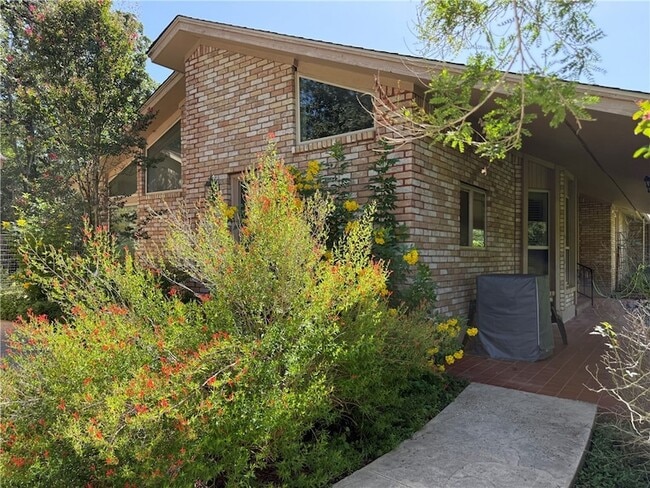 Photo - 6015 Los Robles Dr