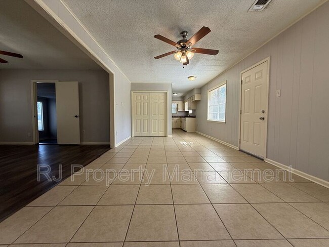 Photo - 4921 Wooddale Ave