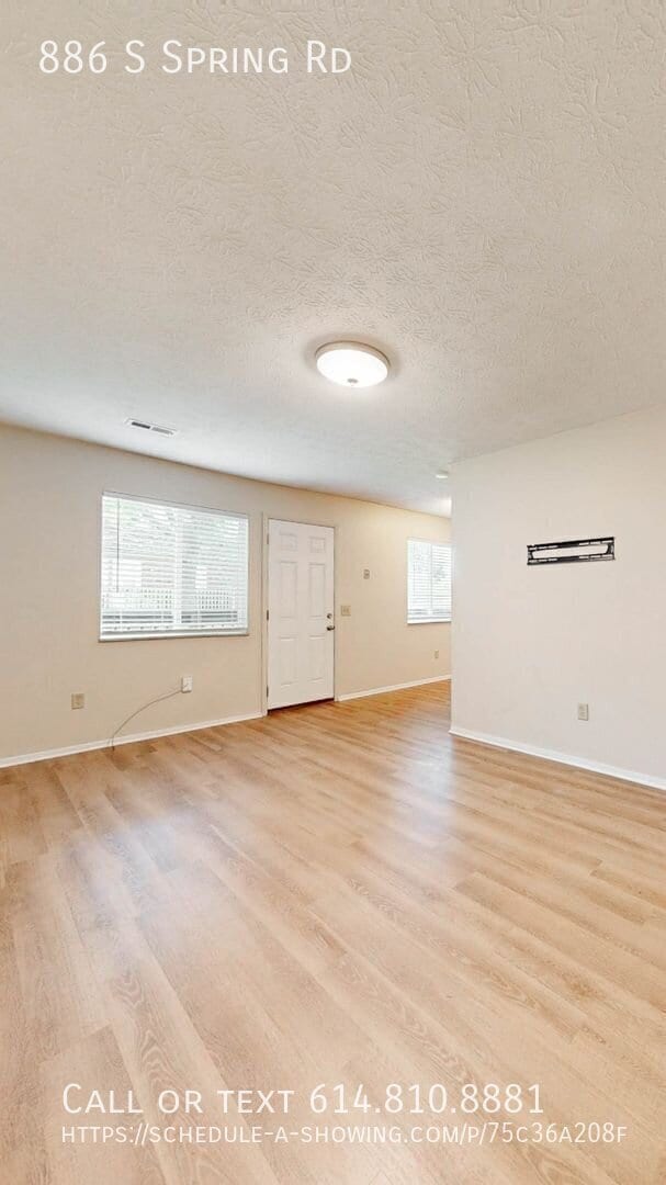 Building Photo - 886 S Spring Rd