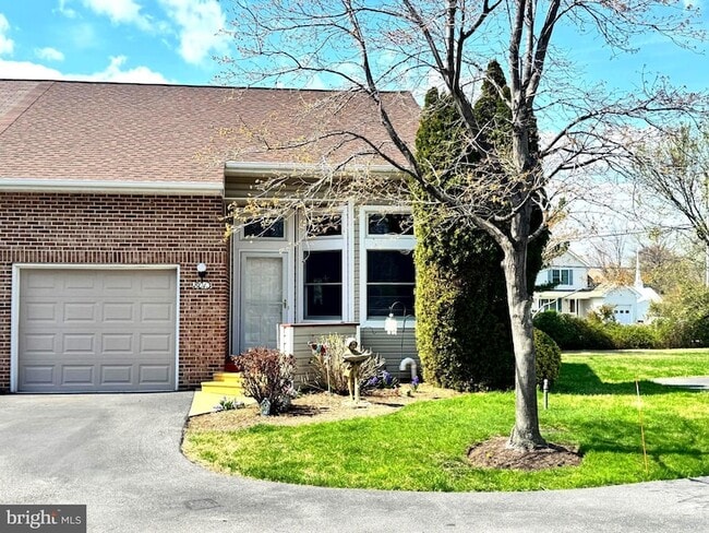 Building Photo - 8013 Bridgepointe Dr