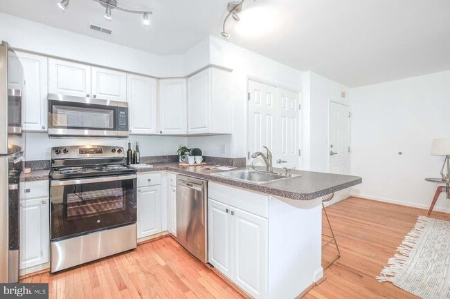 Photo - 1308 Clifton St NW Unit 118