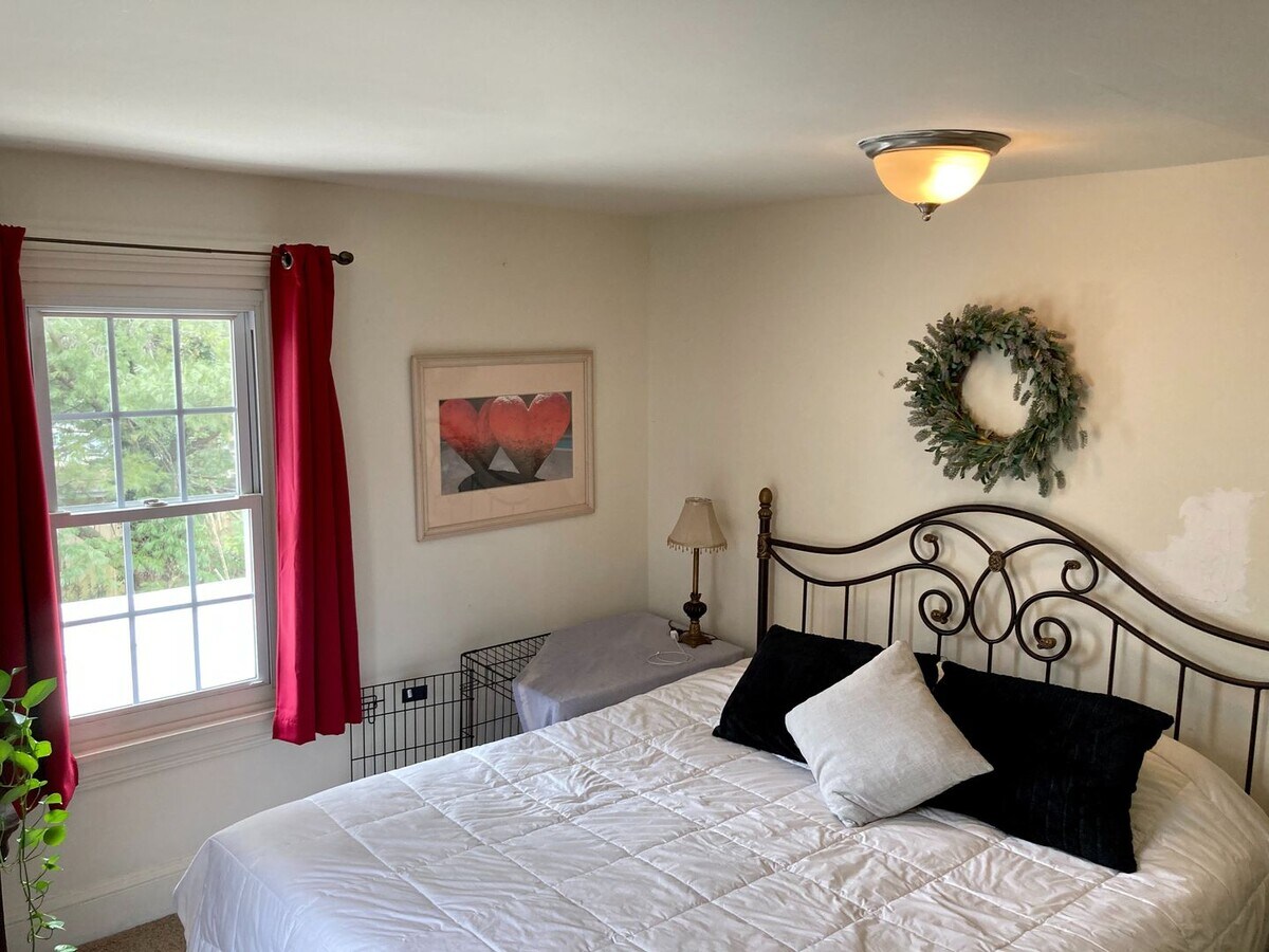 4 Bedroom and 1.5 Bath House - 4 Bedroom and 1.5 Bath House