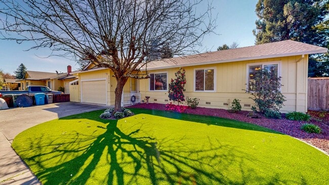 Photo - Charming 3 Bedroom 2 Bathroom Home with Pool!