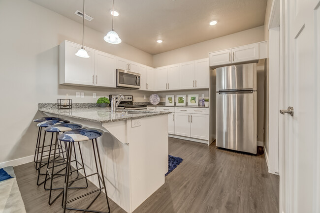 Building Photo - 594 E 250 N Rental