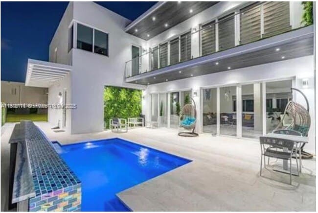 Building Photo - 6767 NW 103rd Pl