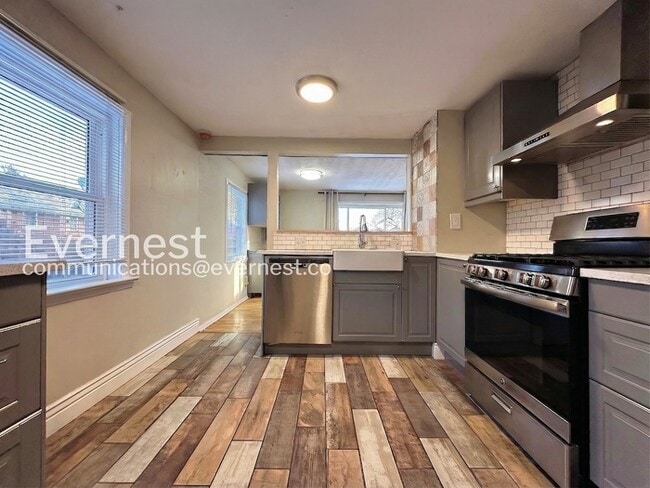 Photo - 1985 Ingalls St