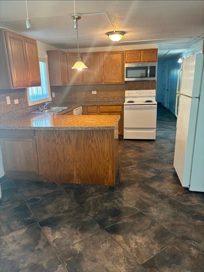 21W205 Tee Ln