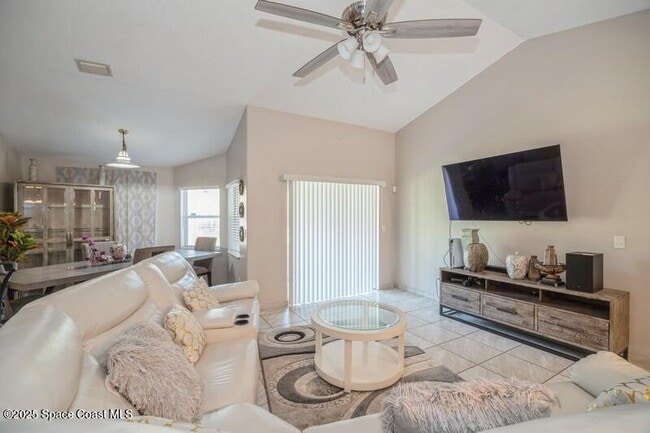 Photo - 437 Ward Rd SW