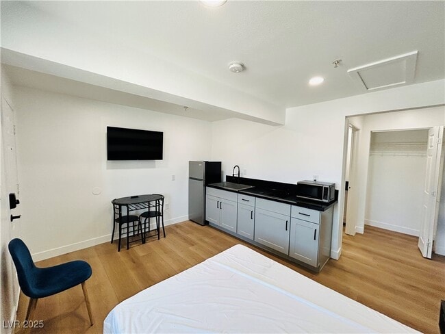 Photo - 1418 S 3rd St