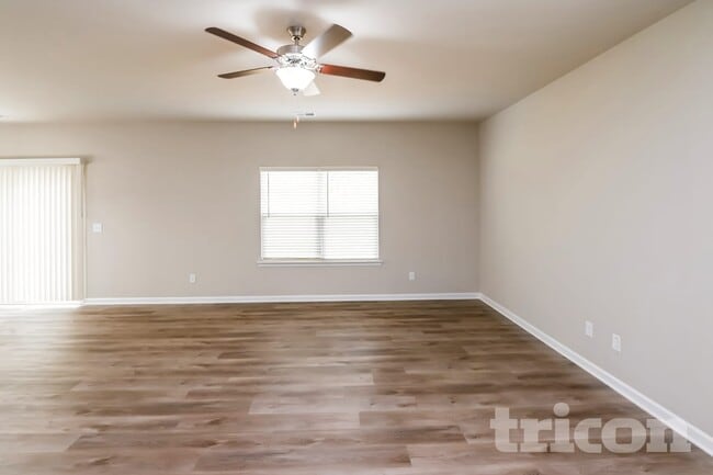Photo - 205 Spring Knoll Dr