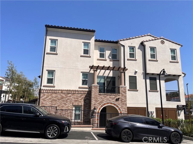 9831 La Serna Dr
