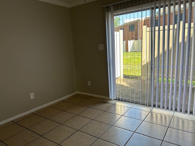 Bowmanor Garden Apartments