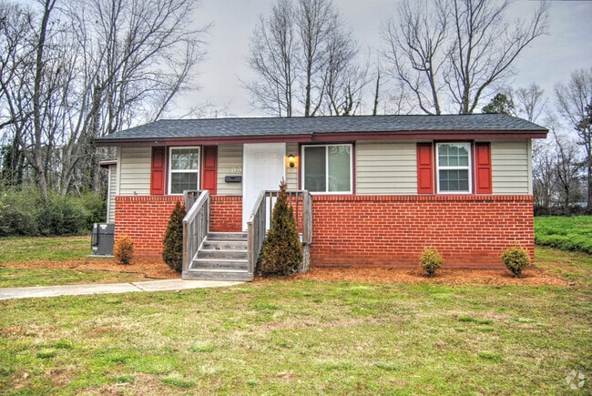 Building Photo - Cozy Home with a Spacious Back Yard in Gar...