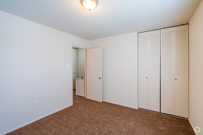 2BR, 1BA - Gerwyn Manor