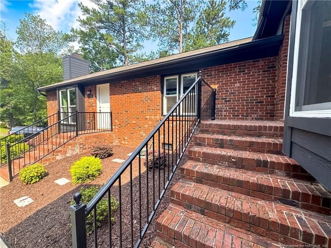 Photo - 533 Coronation Dr