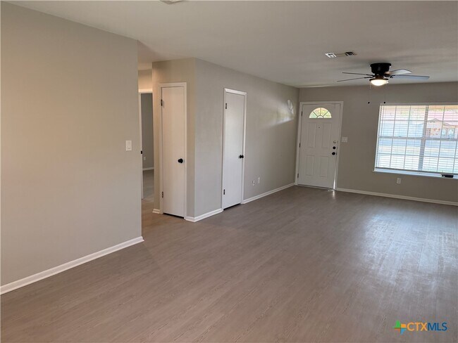 Photo - 795 Albert St