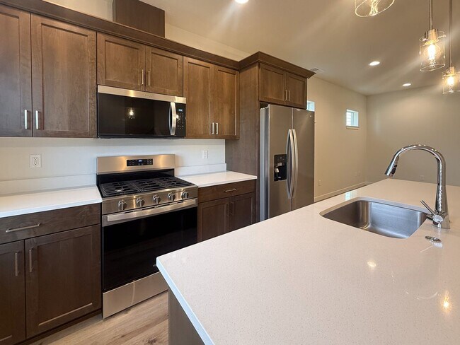 Photo - 352 SE Shetterly Dr