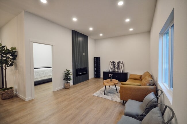 Photo - 6111 S 124th St