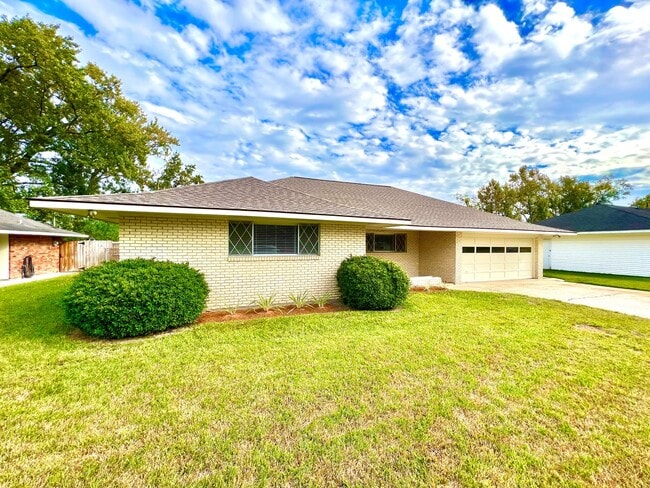 Photo - Updated 3 Bedroom Home with All Appliances & Double Garage